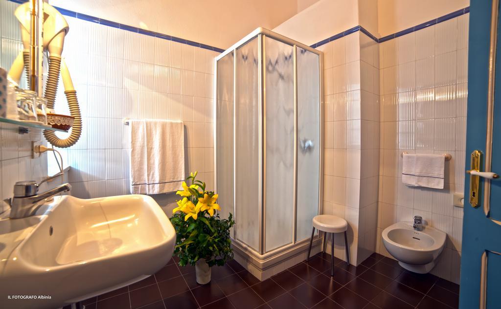 Hotel Villa Clodia Saturnia Bagian luar foto