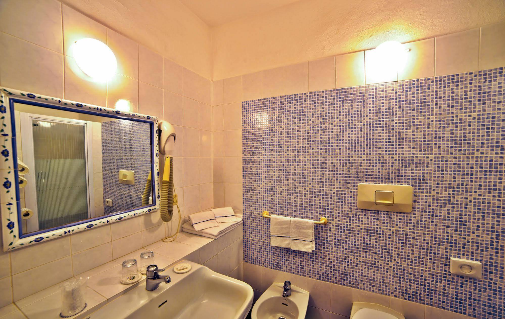 Hotel Villa Clodia Saturnia Bagian luar foto