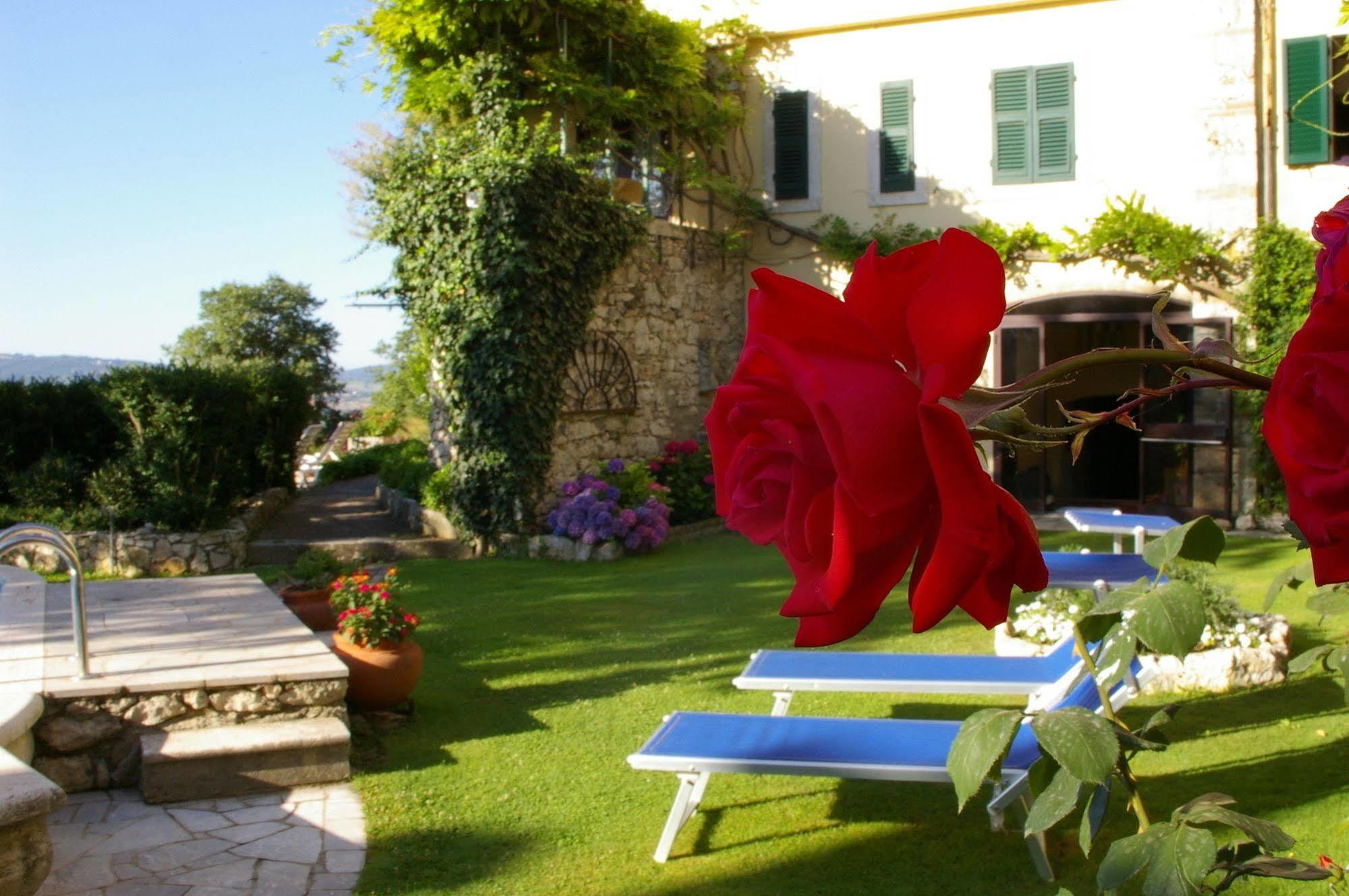 Hotel Villa Clodia Saturnia Bagian luar foto